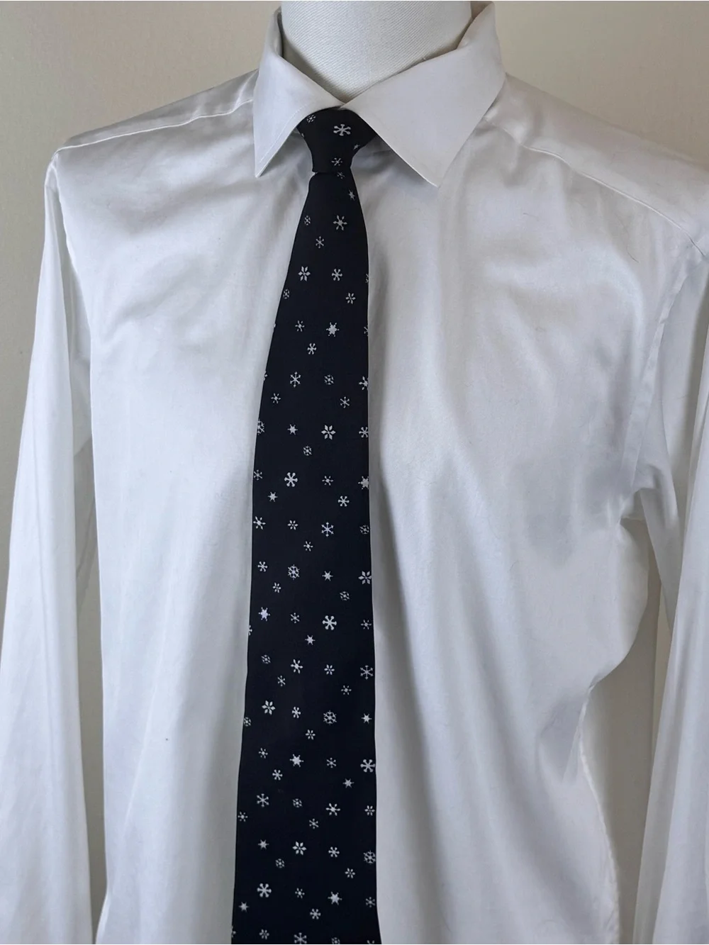 Brooks Brothers Makers Men’s Necktie Black Silk Tie with White Snowflakes